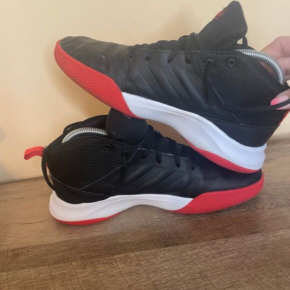 Big Kid's adidas size 6.5 Own The Game Wide 'Active Red shoes - Picture 7 of 7